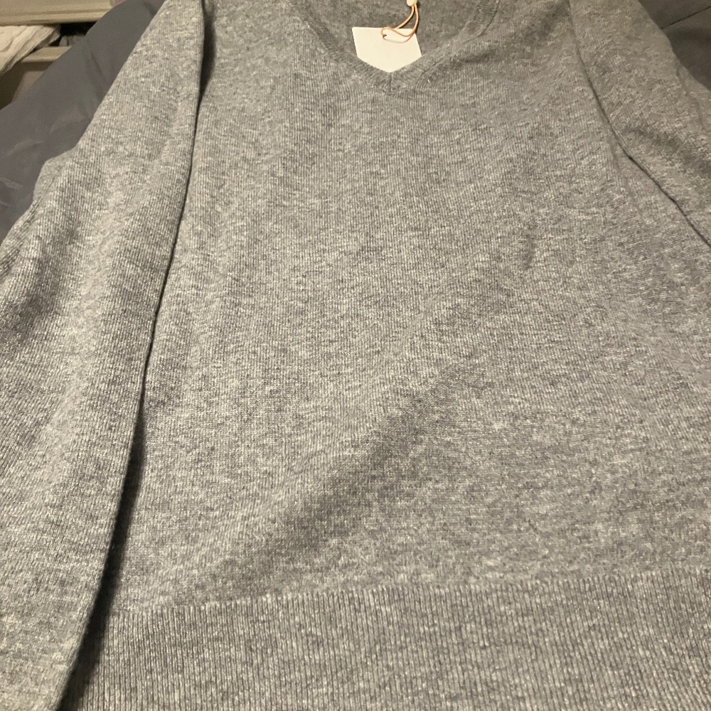 Quince Mongolian cashmere v-neck sweater gray women’s XL new with tags